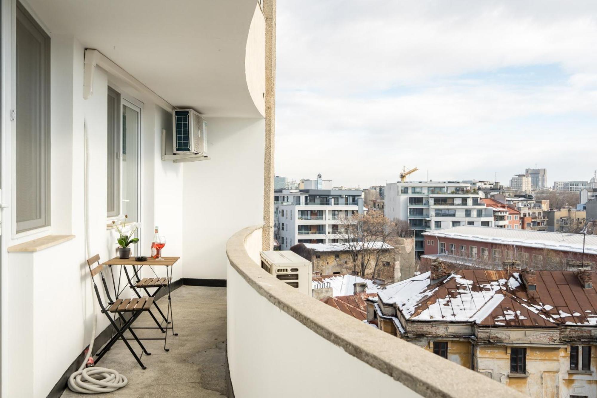 City View Apartment With Private Balcony Bucharest Exterior photo