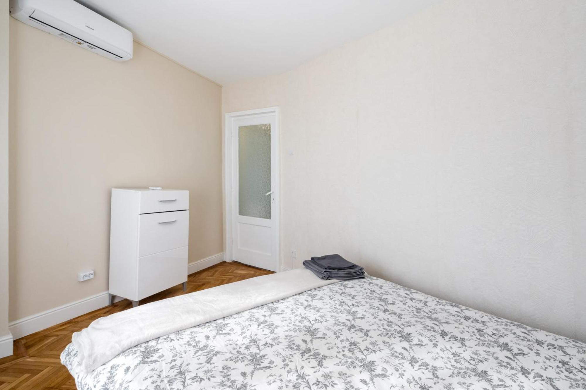 City View Apartment With Private Balcony Bucharest Exterior photo