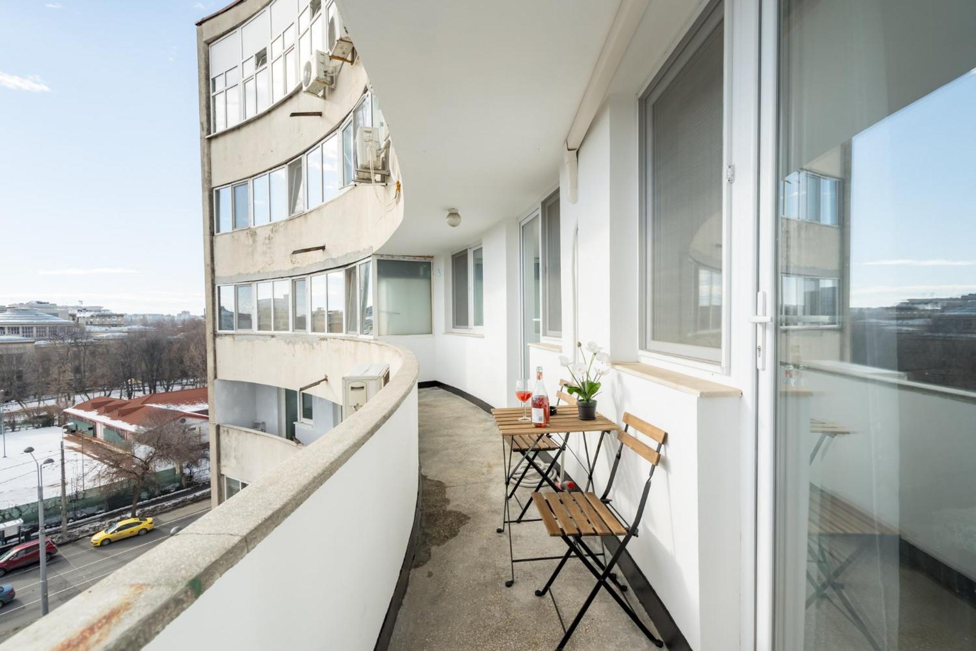 City View Apartment With Private Balcony Bucharest Exterior photo