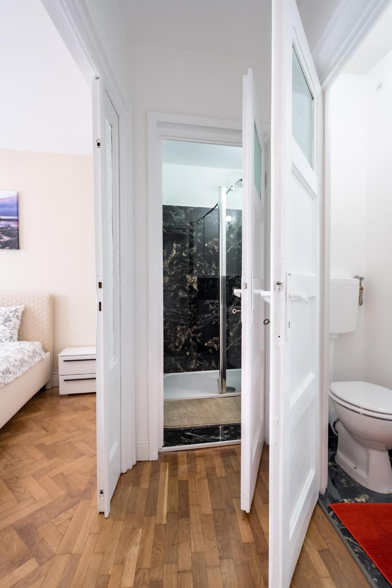 City View Apartment With Private Balcony Bucharest Exterior photo