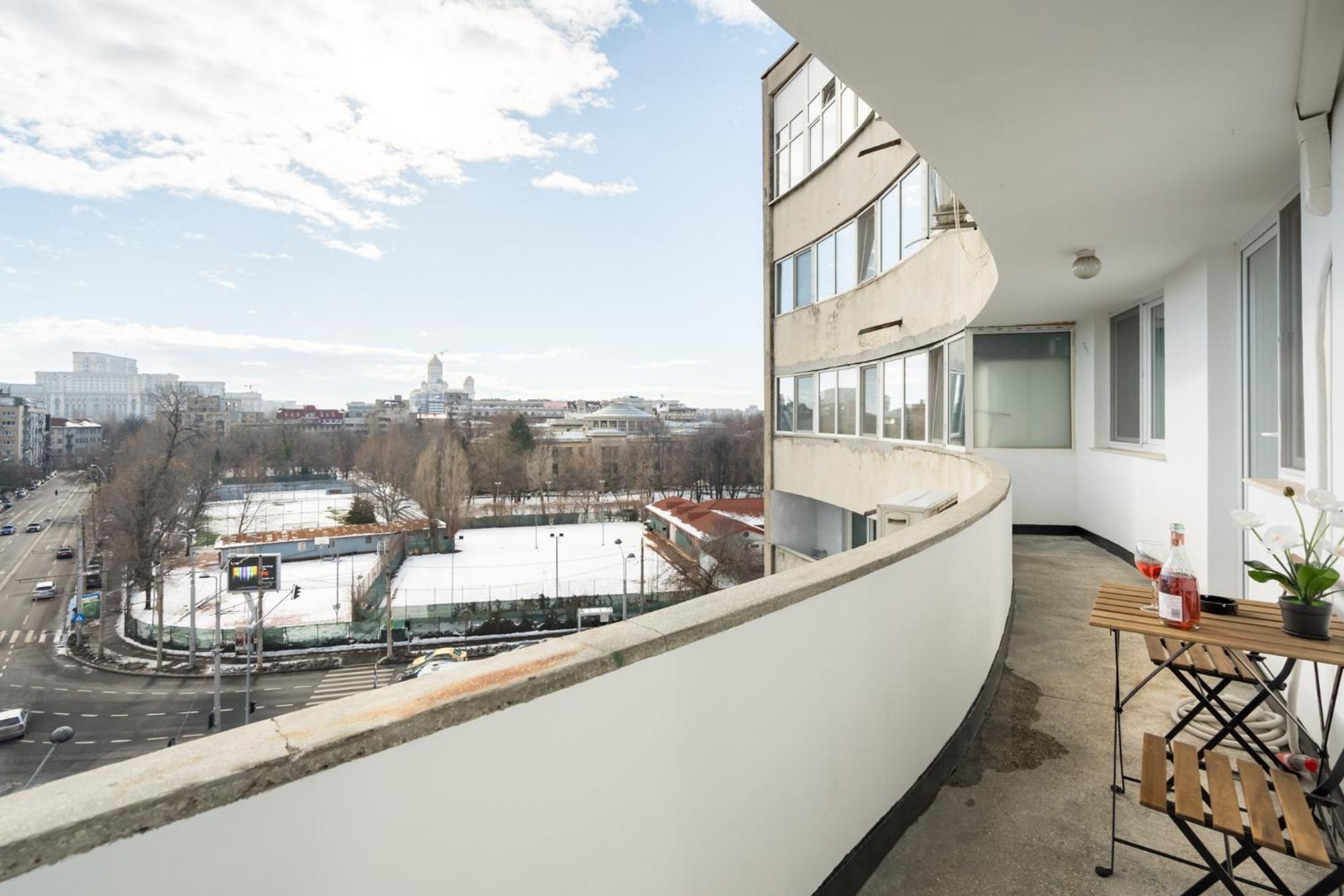 City View Apartment With Private Balcony Bucharest Exterior photo